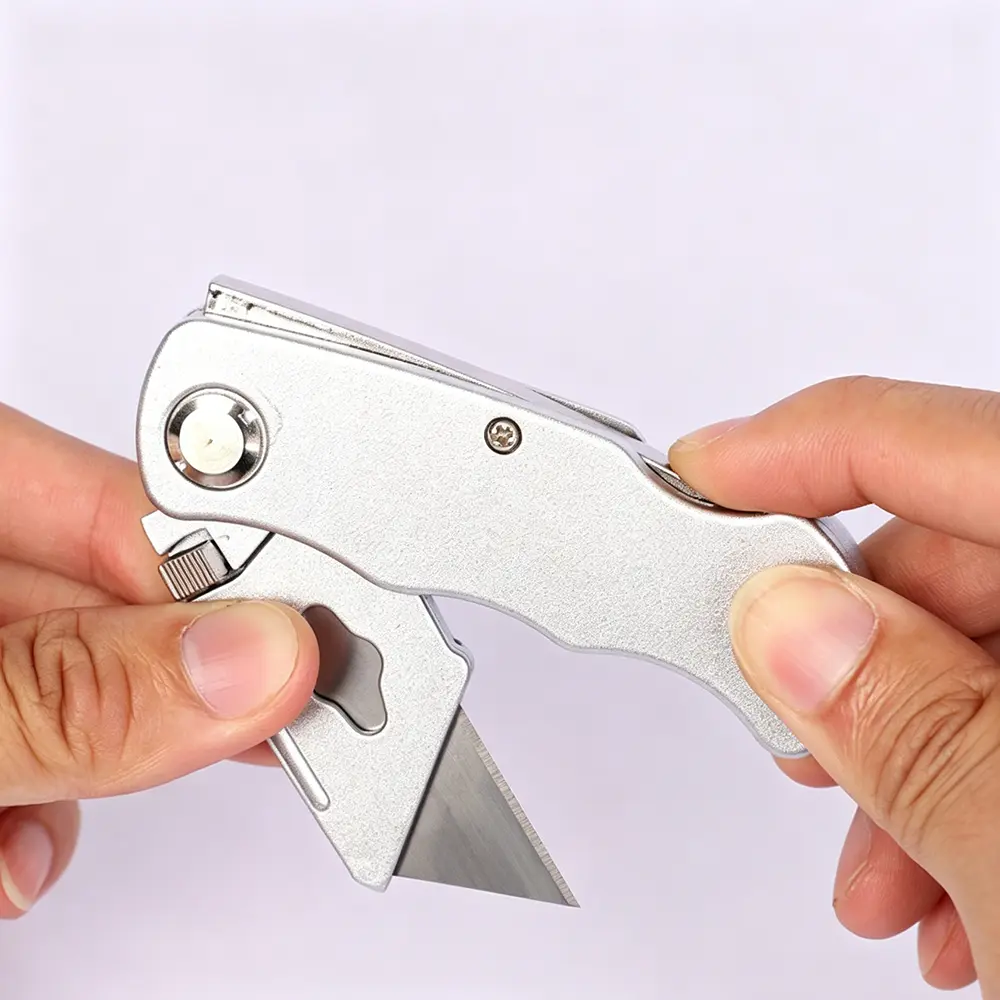 portable carpet cutting pocket knife