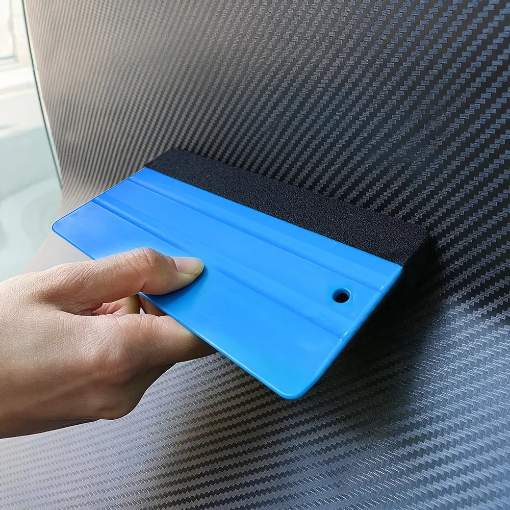 Scratch-free squeegee for screen printing